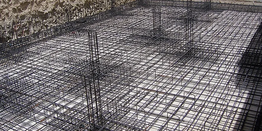 Diseño de Losa de Cimentación en Coronel: Suelo Arenoso y Roca Meteorizada